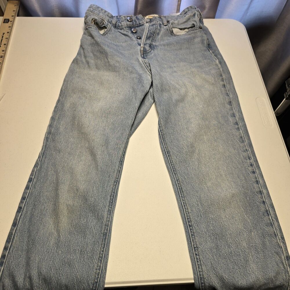 H&M womens Light Wash Blue Straight Fit Denim Jeans Size 6 Button Pockets
